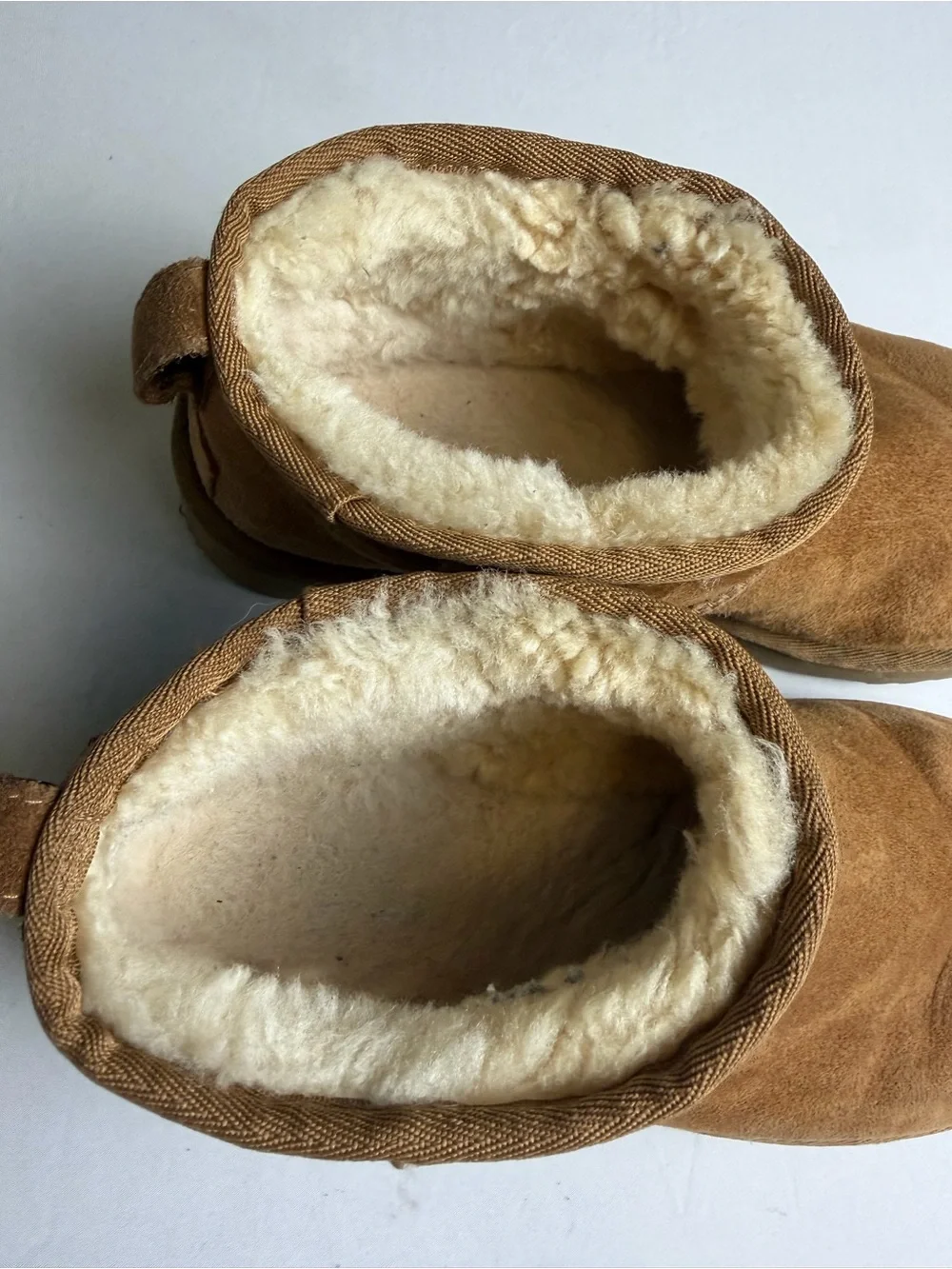 UGG Chestnut Classic Ultra Mini Fur Lined Boots size 8
